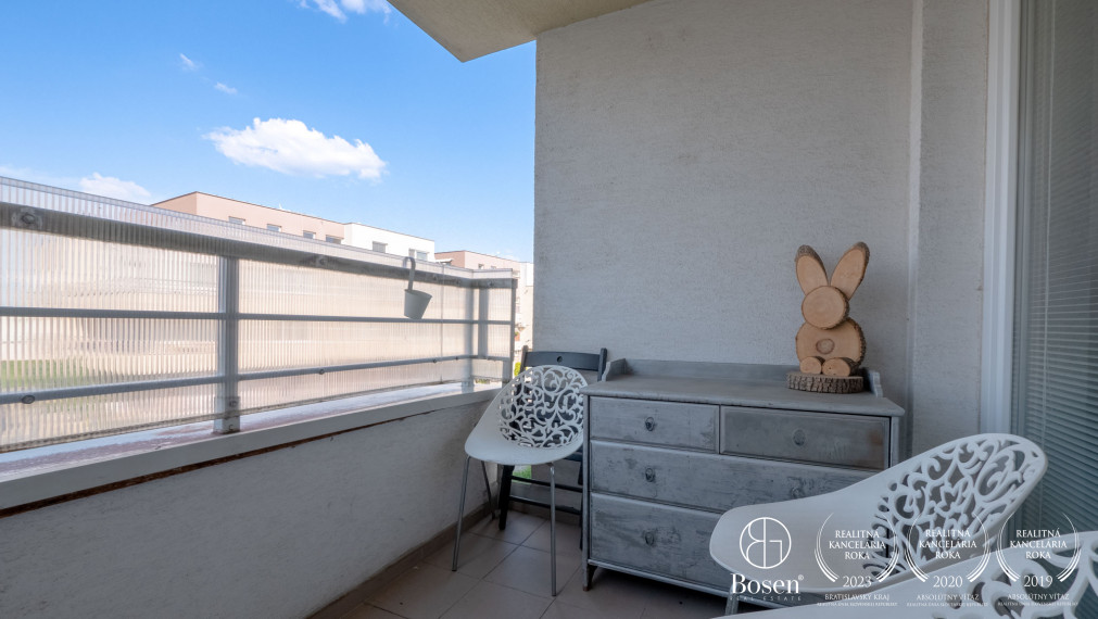 BOSEN | 2 izbový byt s parkovacím státim, Rovinka