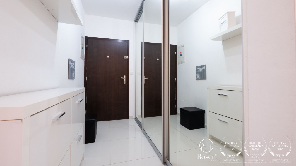 BOSEN | 2 izbový byt s parkovacím státim, Rovinka