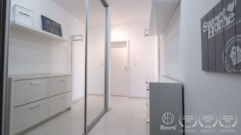 BOSEN | 2 izbový byt s parkovacím státim, Rovinka