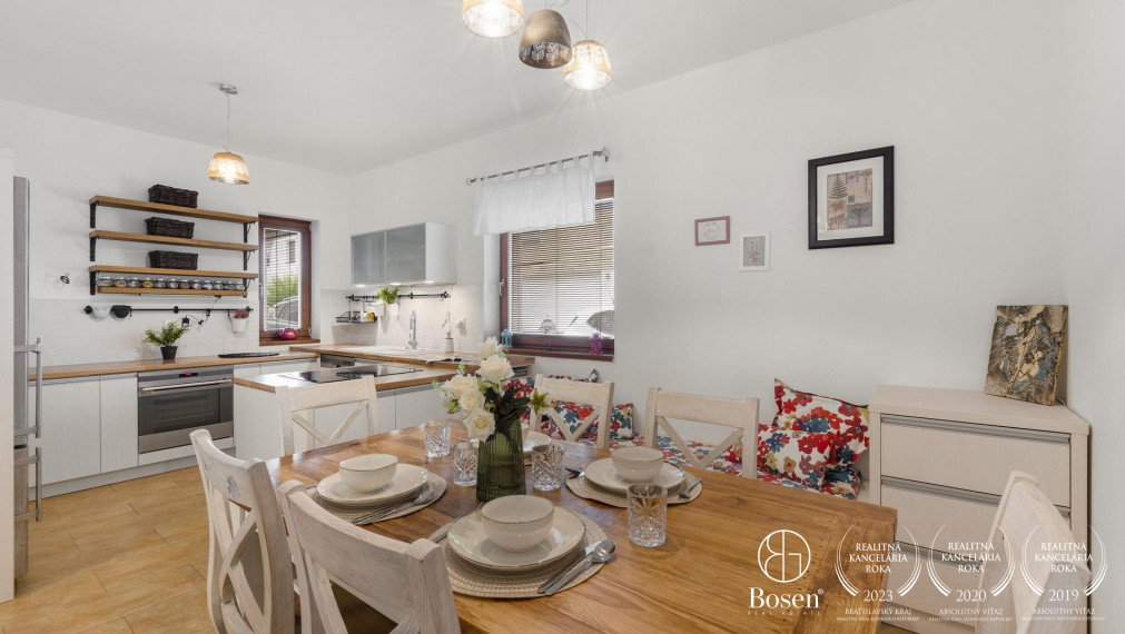 BOSEN | 6 izb. rodinný dom na súkromnej príjazdovej ceste, ulica Družstevná, Svätý Jur, 235 m2