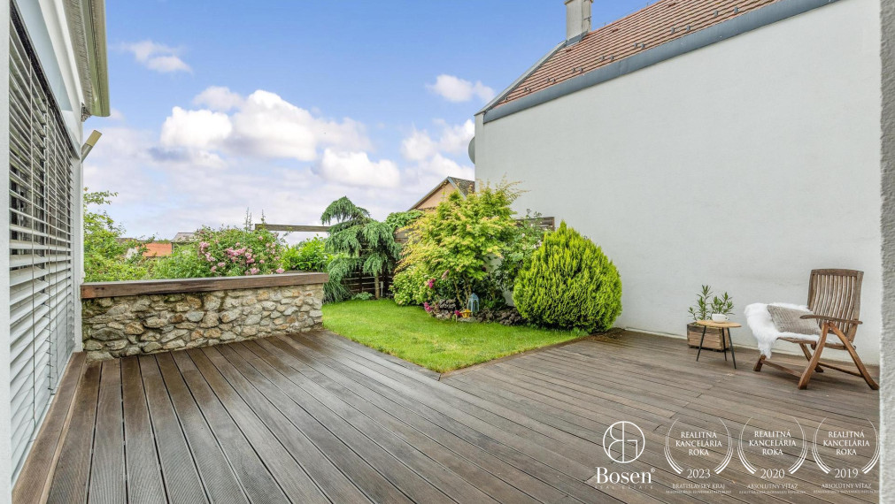 BOSEN | 6 izb. rodinný dom na súkromnej príjazdovej ceste, ulica Družstevná, Svätý Jur, 235 m2