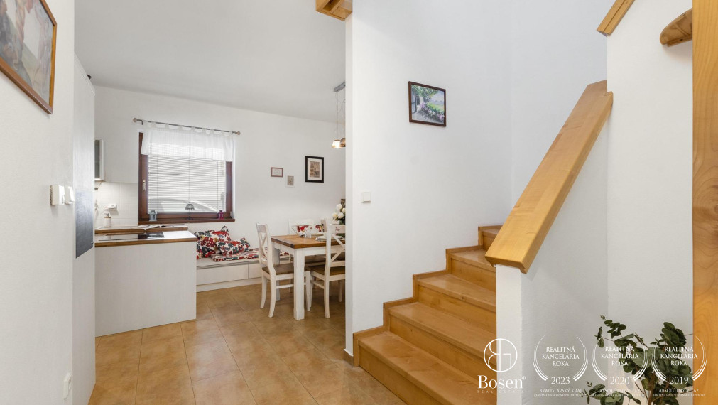 BOSEN | 6 izb. rodinný dom na súkromnej príjazdovej ceste, ulica Družstevná, Svätý Jur, 235 m2