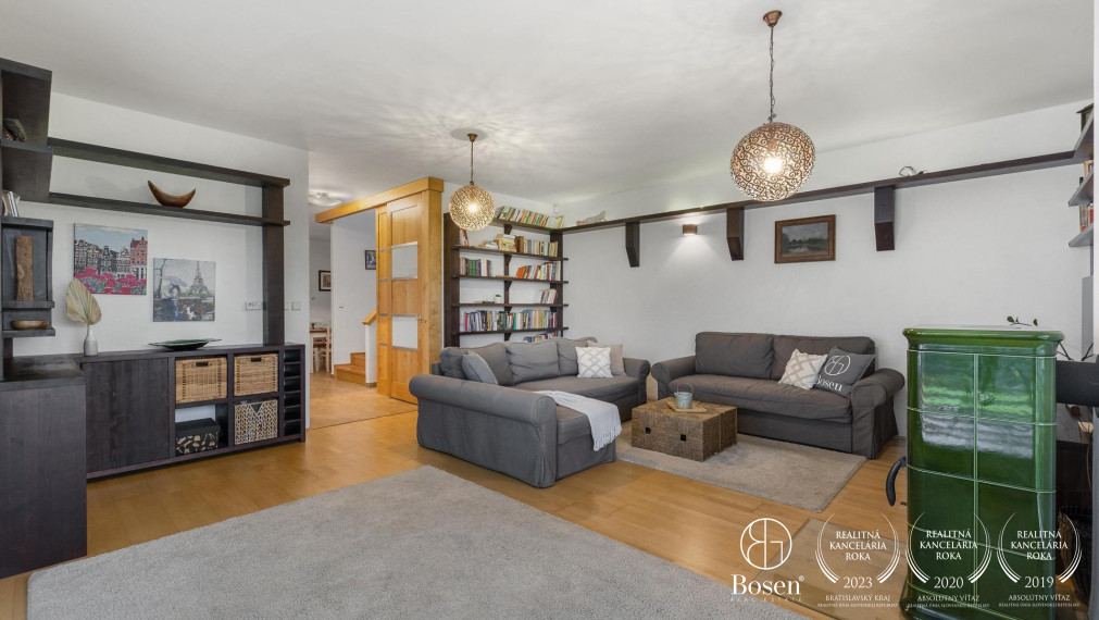 BOSEN | 6 izb. rodinný dom na súkromnej príjazdovej ceste, ulica Družstevná, Svätý Jur, 235 m2