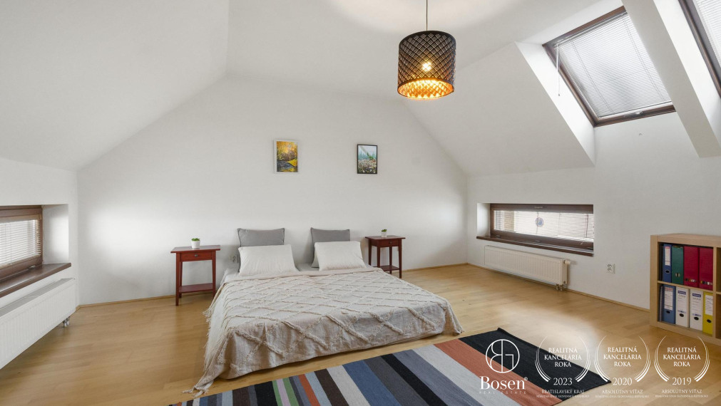 BOSEN | 6 izb. rodinný dom na súkromnej príjazdovej ceste, ulica Družstevná, Svätý Jur, 235 m2