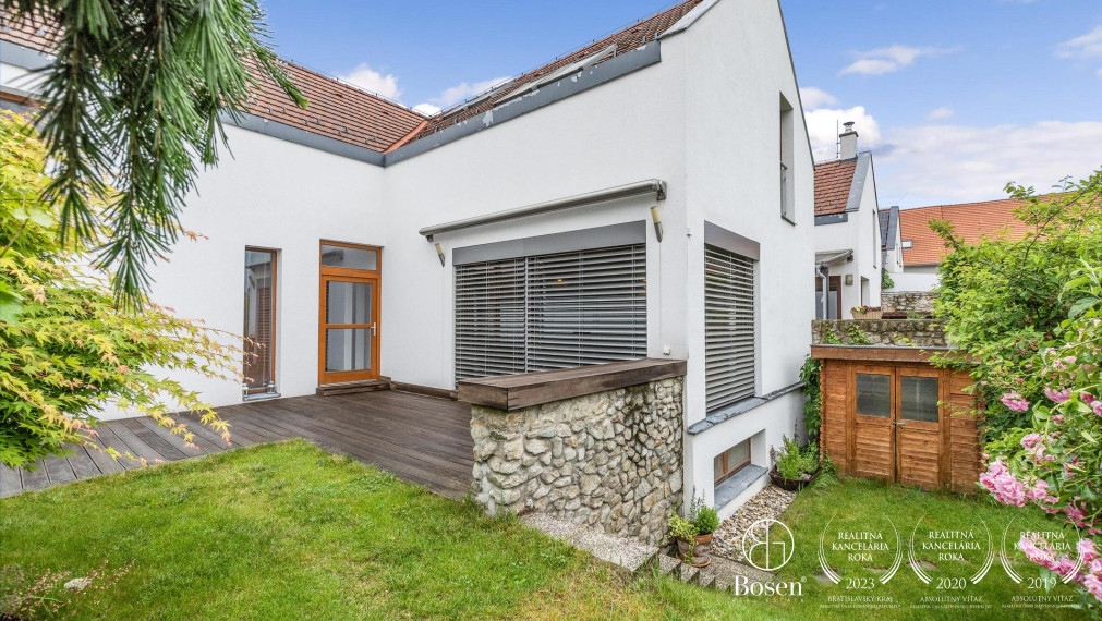 BOSEN | 6 izb. rodinný dom na súkromnej príjazdovej ceste, ulica Družstevná, Svätý Jur, 235 m2