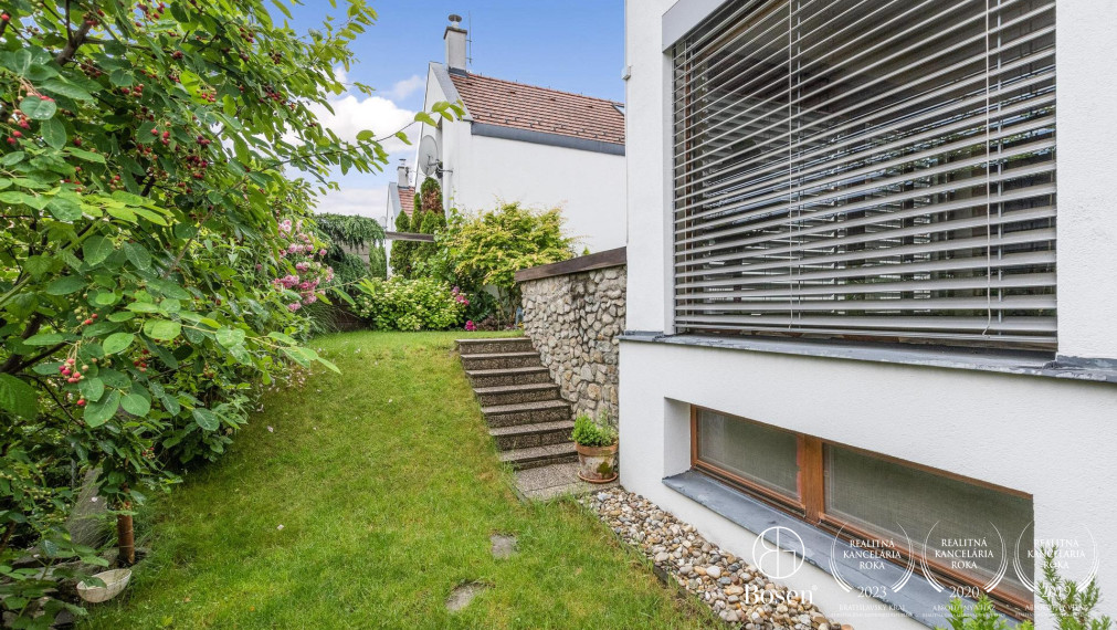 BOSEN | 6 izb. rodinný dom na súkromnej príjazdovej ceste, ulica Družstevná, Svätý Jur, 235 m2