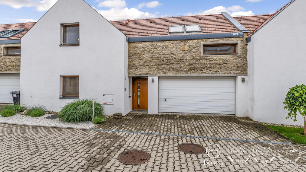 BOSEN | 6 izb. rodinný dom na súkromnej príjazdovej ceste, ulica Družstevná, Svätý Jur, 235 m2