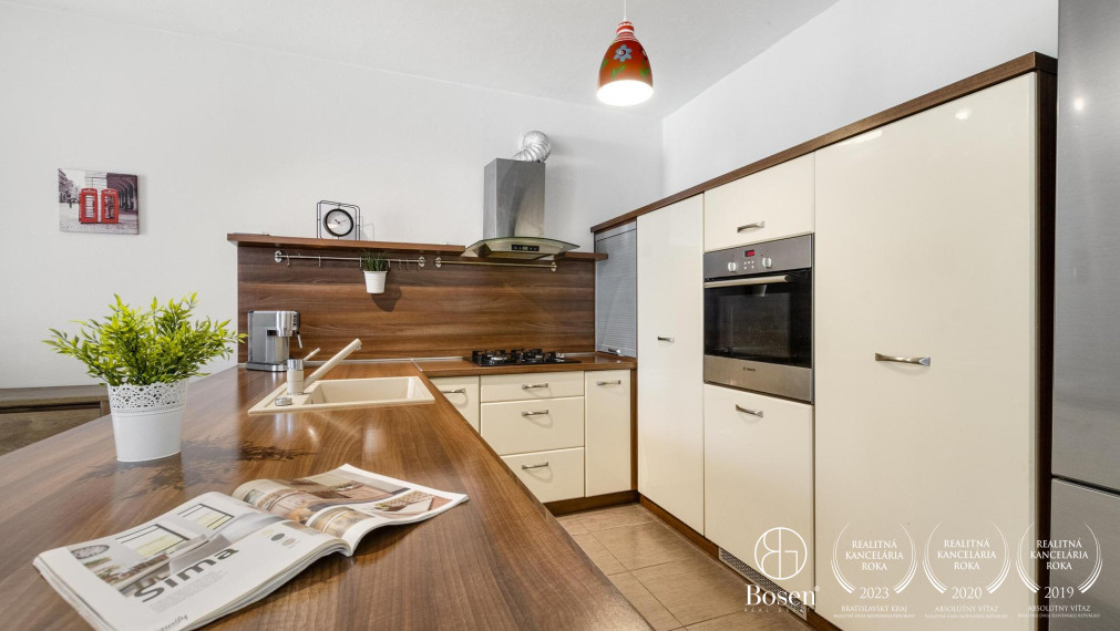 BOSEN | Veľkorysý 6 izbový rodinný dom, ulica Jánošíkova, Senec, 197 m2