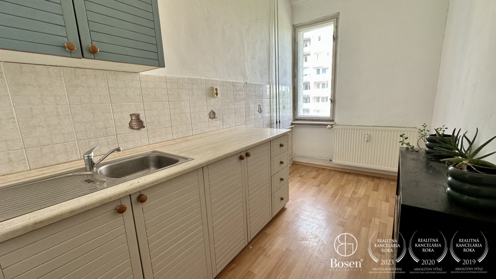 BOSEN | 1,5 izb. byt s balkónom, s možnosťou prerábky na 2 izb., Sklenárova, Ružinov, BA