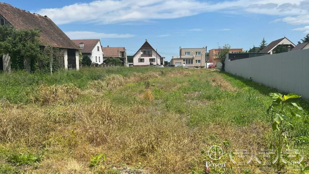 BOSEN | Pozemok určený na výstavbu rodinného domu, Závod