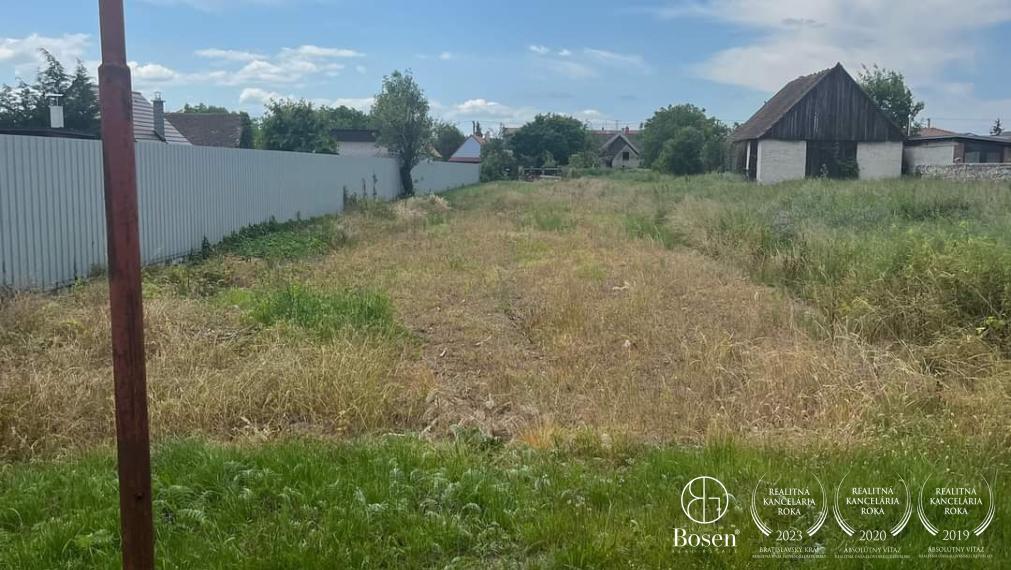 BOSEN | Pozemok určený na výstavbu rodinného domu, Závod