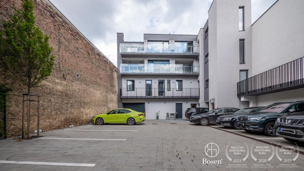 PRENAJATÉ | BOSEN | Prenájom kancelárie s terasou, 103,08 m2, ulica Karpatská, Bratislava m.č. Staré Mesto