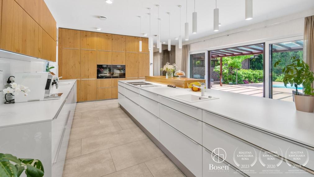 BOSEN | Nadštandardný 6 izbový rodinný dom s bazénom v Miloslavove