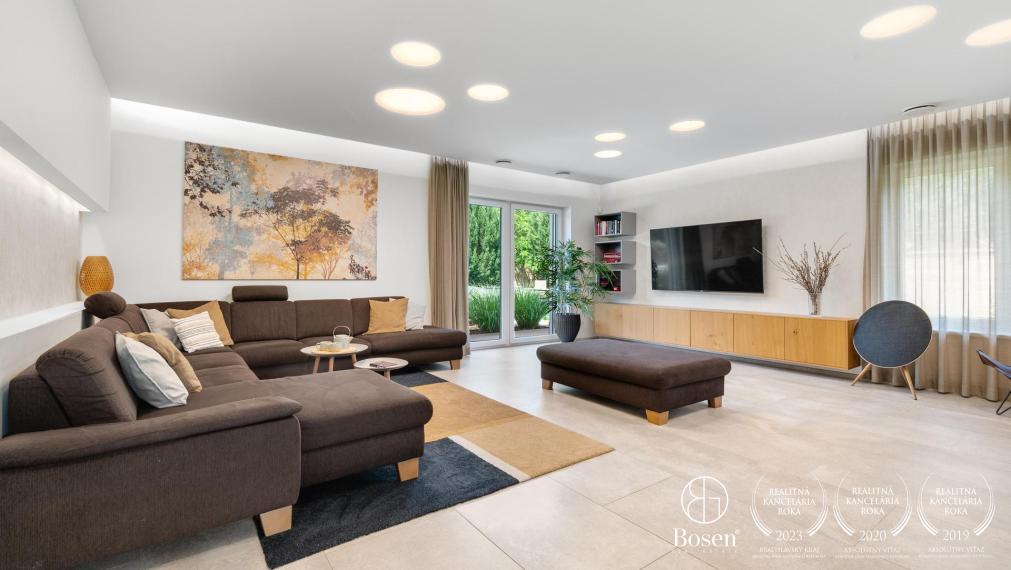 BOSEN | Nadštandardný 6 izbový rodinný dom s bazénom v Miloslavove