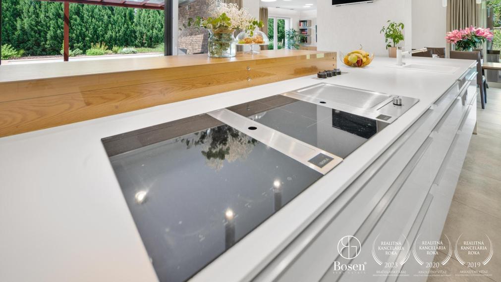 BOSEN | Nadštandardný 6 izbový rodinný dom s bazénom v Miloslavove