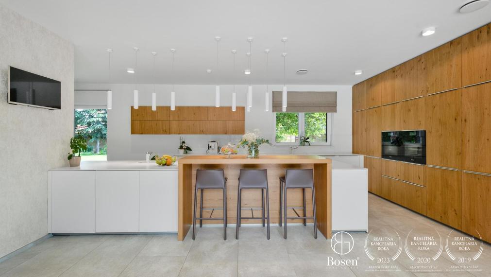 BOSEN | Nadštandardný 6 izbový rodinný dom s bazénom v Miloslavove