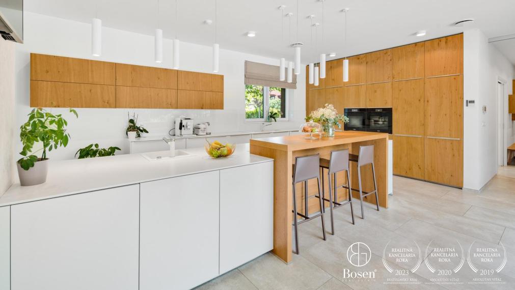 BOSEN | Nadštandardný 6 izbový rodinný dom s bazénom v Miloslavove