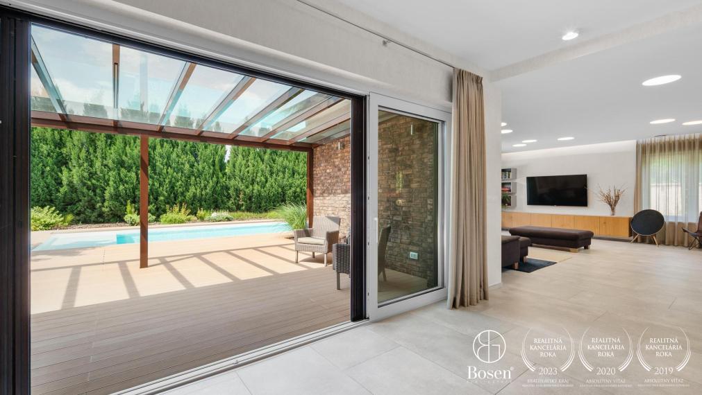 BOSEN | Nadštandardný 6 izbový rodinný dom s bazénom v Miloslavove