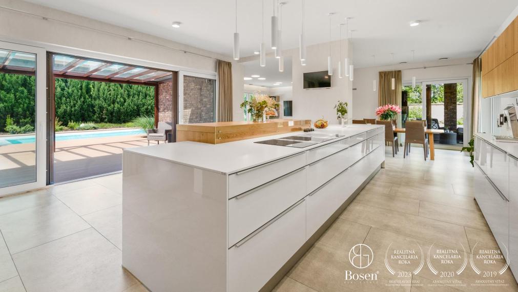 BOSEN | Nadštandardný 6 izbový rodinný dom s bazénom v Miloslavove