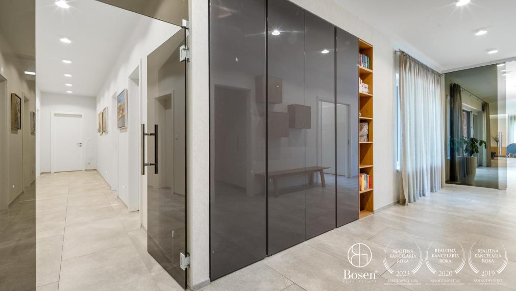 BOSEN | Nadštandardný 6 izbový rodinný dom s bazénom v Miloslavove