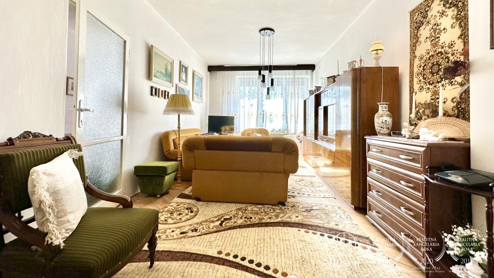 BOSEN | Na predaj, 2,5 izbový byt vo vyhľadávanej lokalite v centre Fiľakova, školská ul. 60m2.