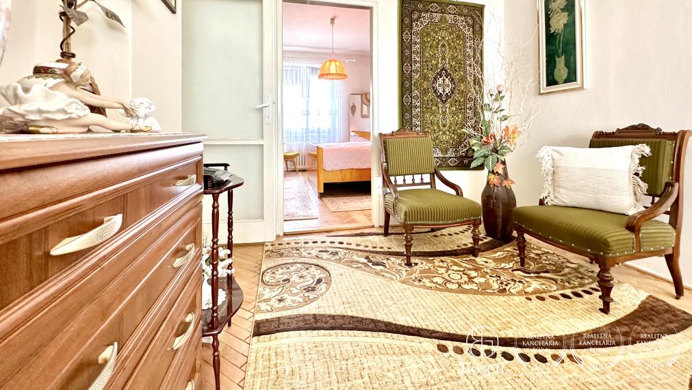 BOSEN | Na predaj, 2,5 izbový byt vo vyhľadávanej lokalite v centre Fiľakova, školská ul. 60m2.