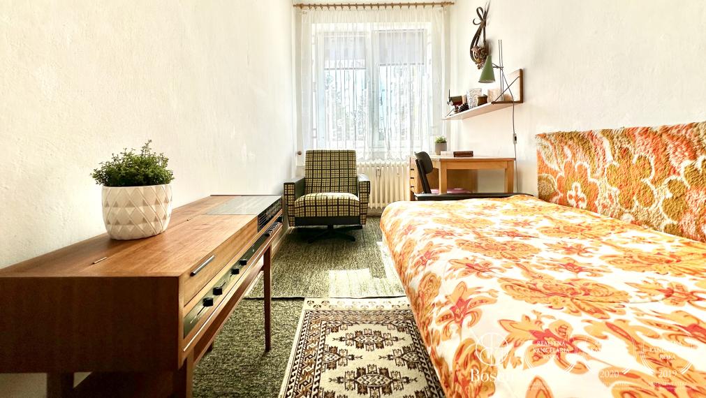 BOSEN | Na predaj, 2,5 izbový byt vo vyhľadávanej lokalite v centre Fiľakova, školská ul. 60m2.