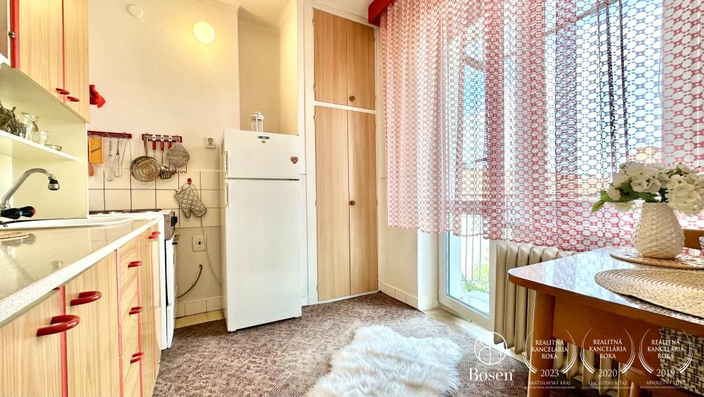 BOSEN | Na predaj, 2,5 izbový byt vo vyhľadávanej lokalite v centre Fiľakova, školská ul. 60m2.