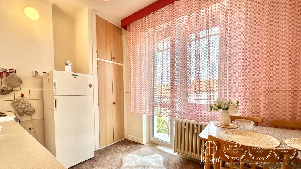 BOSEN | Na predaj, 2,5 izbový byt vo vyhľadávanej lokalite v centre Fiľakova, školská ul. 60m2.