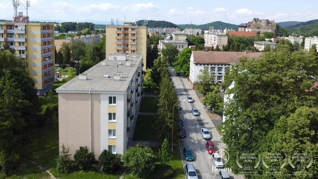 BOSEN | Na predaj, 2,5 izbový byt vo vyhľadávanej lokalite v centre Fiľakova, školská ul. 60m2.