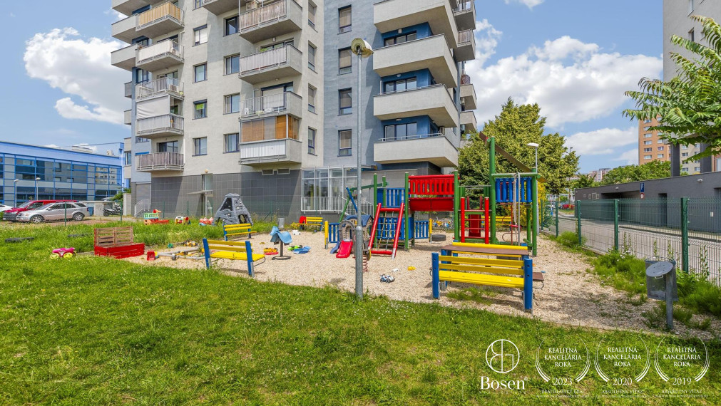 PREDANÉ:  BOSEN | Tatra Panonia: 3 izb. byt s veľkým balkónom, Budatínska, 77 m2