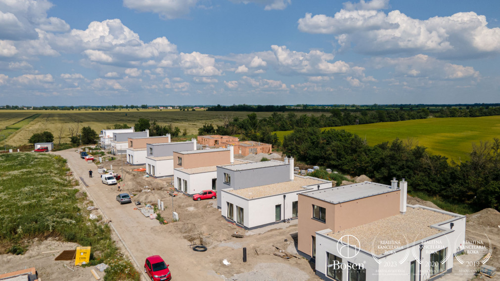 BOSEN | 4 izbové rodinné domy-projekt Slnečné záhrady Hubice