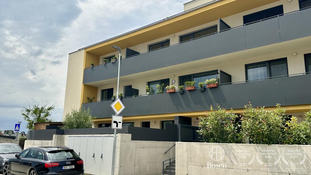 REZERVOVANÉ BOSEN | 	Moderný 2 izb. byt  v novostavbe, balkón, garáž, Rovinka, 64,44. m2