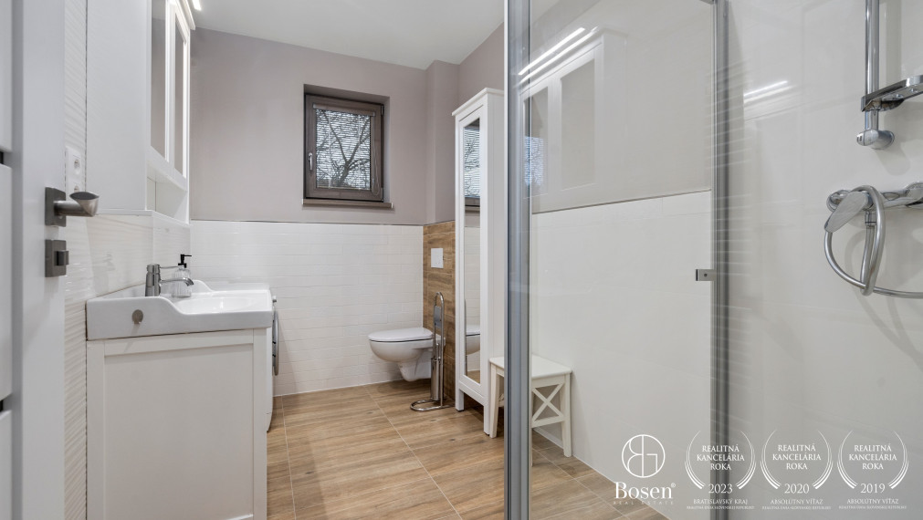 BOSEN | Zariadený 2-izb byt s terasou a parkovaním Čermáň