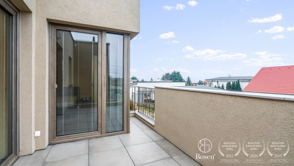 BOSEN | Zariadený 2-izb byt s terasou a parkovaním Čermáň