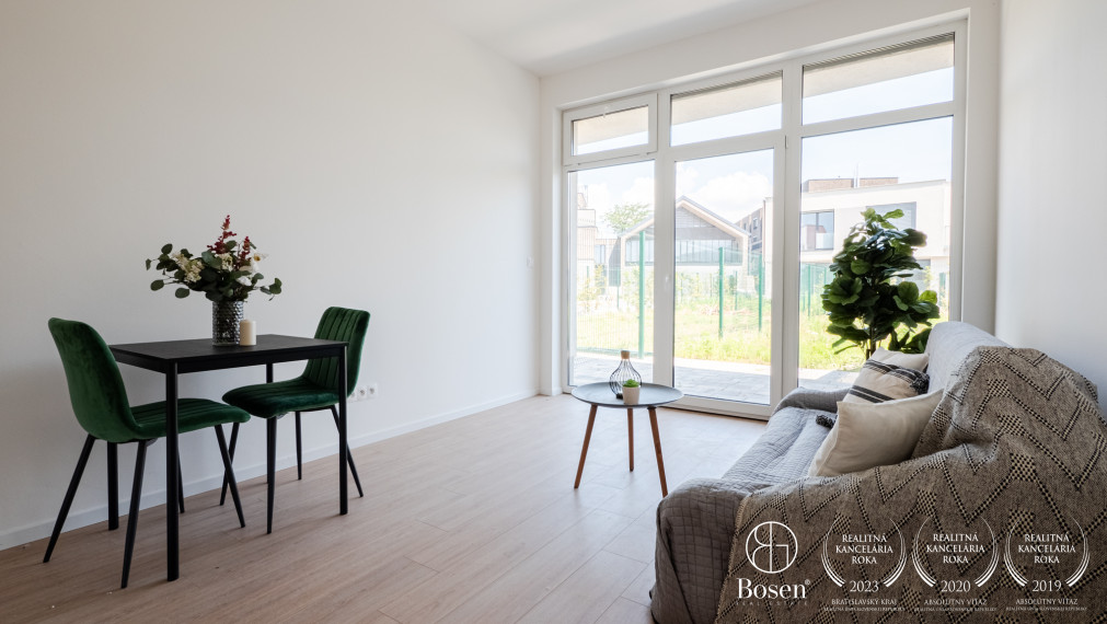 BOSEN | Viladom v novom projekte OPÁL, záhrada, stropné chladenie, Villeroy & Boch sanita, Opálová, 207 m2