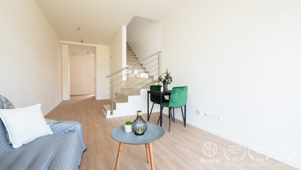 BOSEN | Viladom v novom projekte OPÁL, záhrada, stropné chladenie, Villeroy & Boch sanita, Opálová, 207 m2