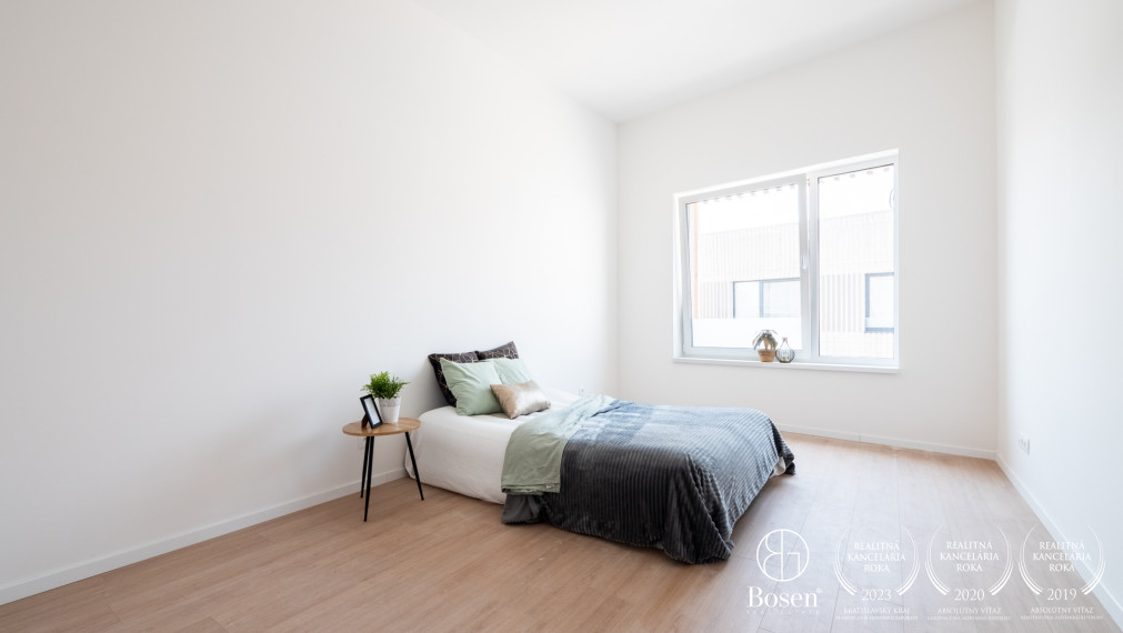 BOSEN | Viladom v novom projekte OPÁL, záhrada, stropné chladenie, Villeroy & Boch sanita, Opálová, 207 m2