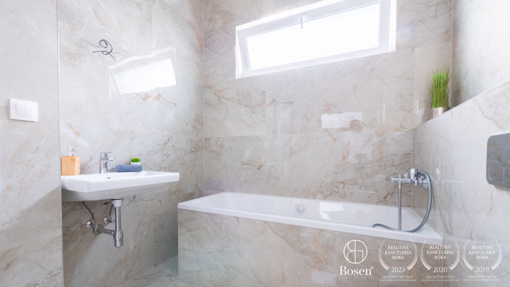 BOSEN | Viladom v novom projekte OPÁL, záhrada, stropné chladenie, Villeroy & Boch sanita, Opálová, 207 m2