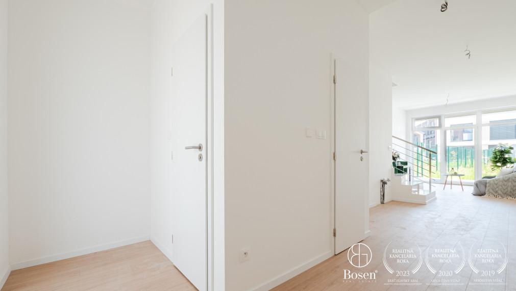 BOSEN | Viladom v novom projekte OPÁL, záhrada, stropné chladenie, Villeroy & Boch sanita, Opálová, 207 m2