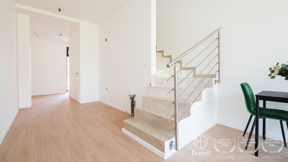 BOSEN | Viladom v novom projekte OPÁL, záhrada, stropné chladenie, Villeroy & Boch sanita, Opálová, 207 m2