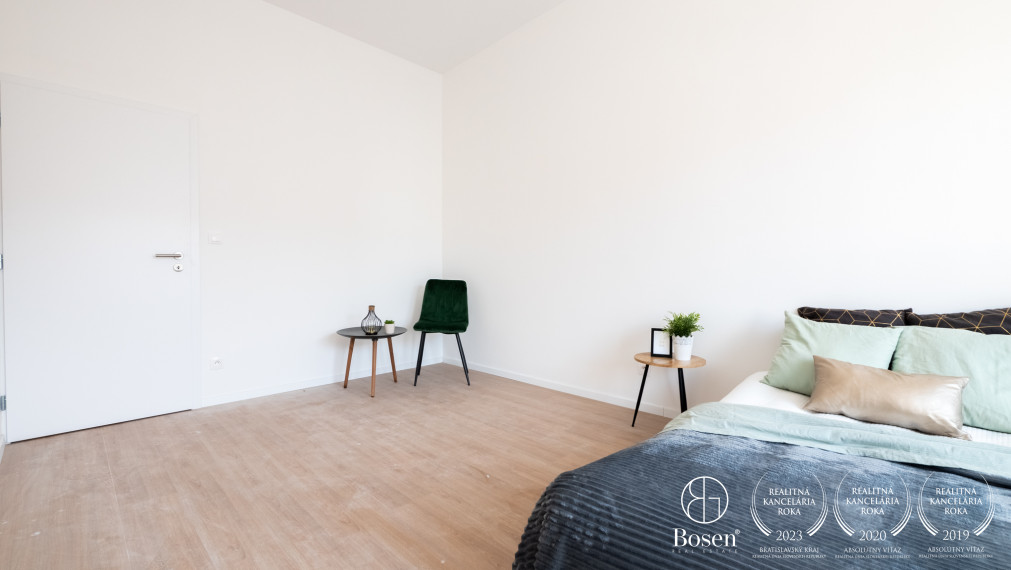 BOSEN | Viladom v novom projekte OPÁL, záhrada, stropné chladenie, Villeroy & Boch sanita, Opálová, 207 m2