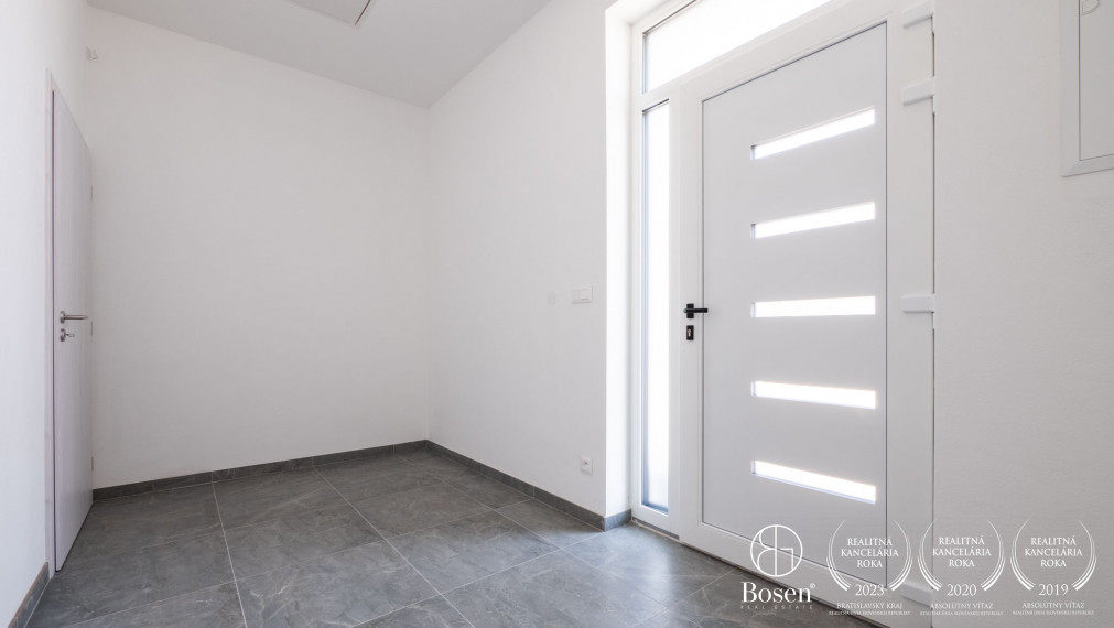 BOSEN |  Skolaudovaný 4 izbový dom v štandarde na predaj, Blahová, 321 m2