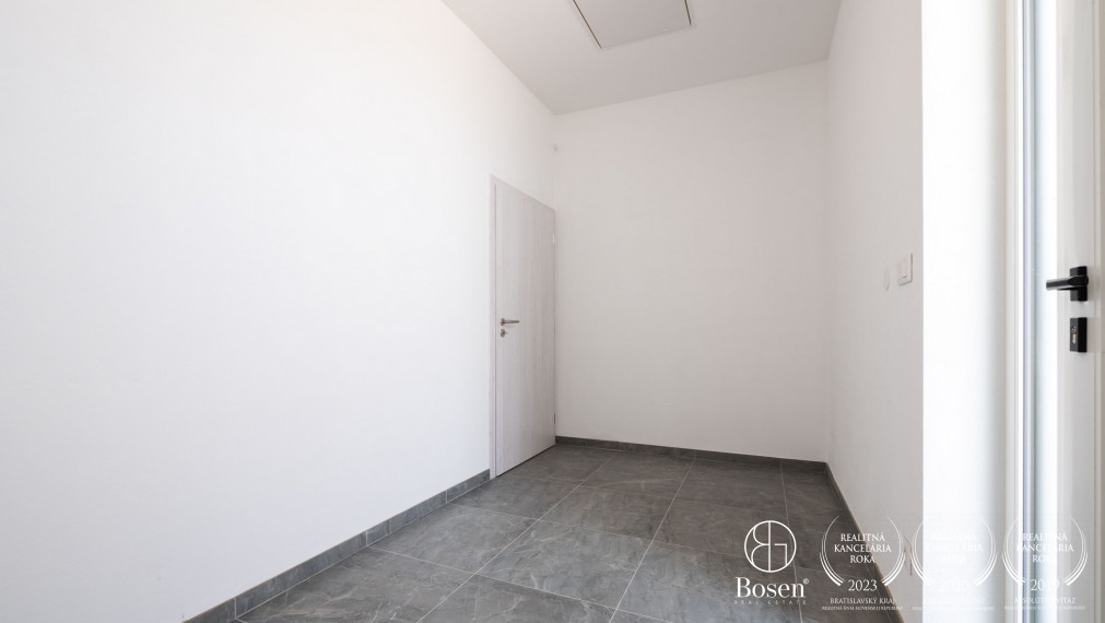 BOSEN | Skolaudovaný 4 izbový dom v štandarde na predaj, Blahová, 321 m2