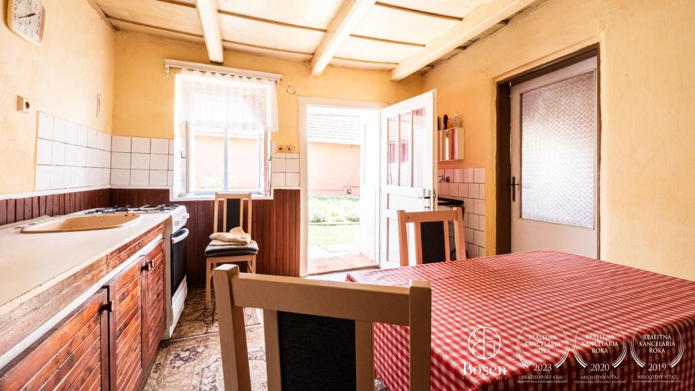 PREDANÉ BOSEN |100 ročný gazdov. dom v obci Radava