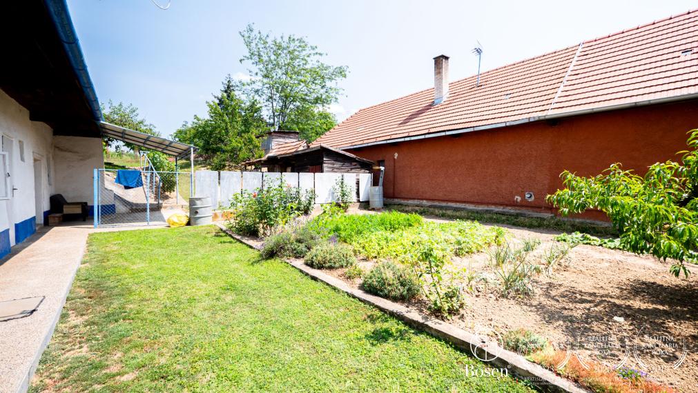 PREDANÉ BOSEN |100 ročný gazdov. dom v obci Radava
