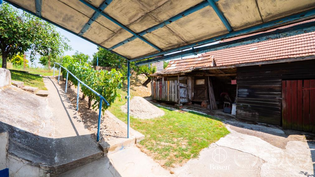 PREDANÉ BOSEN |100 ročný gazdov. dom v obci Radava