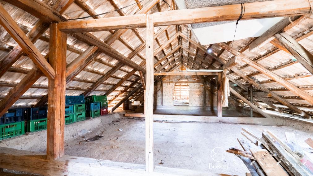 PREDANÉ BOSEN |100 ročný gazdov. dom v obci Radava