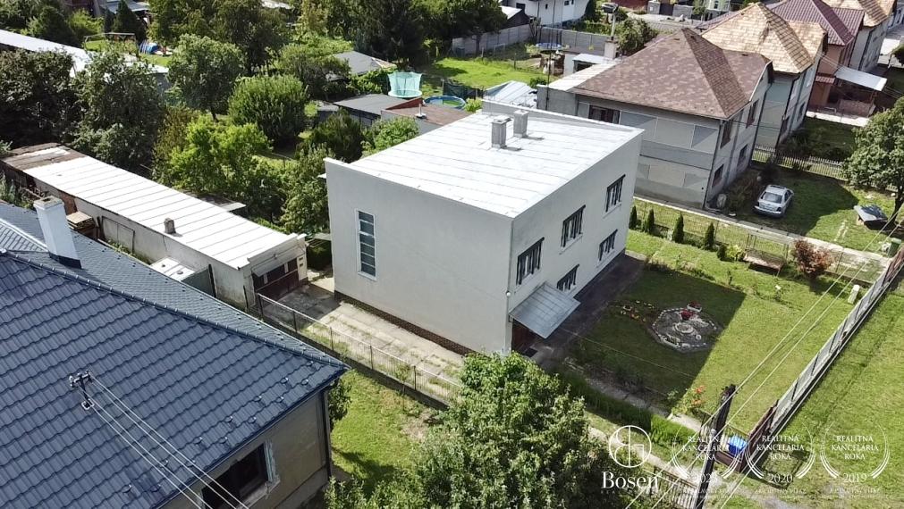 BOSEN | Rezervované, Priestranný rodinný dom s garážou, záhradou v meste Fiľakovo.