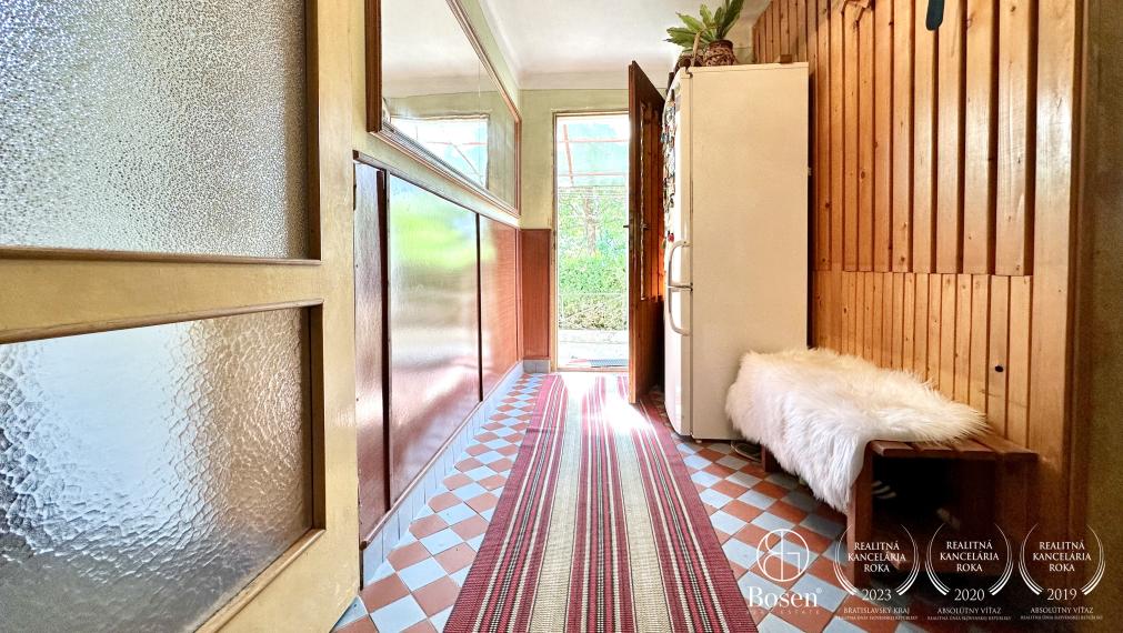 BOSEN | Rezervované, Priestranný rodinný dom s garážou, záhradou v meste Fiľakovo.